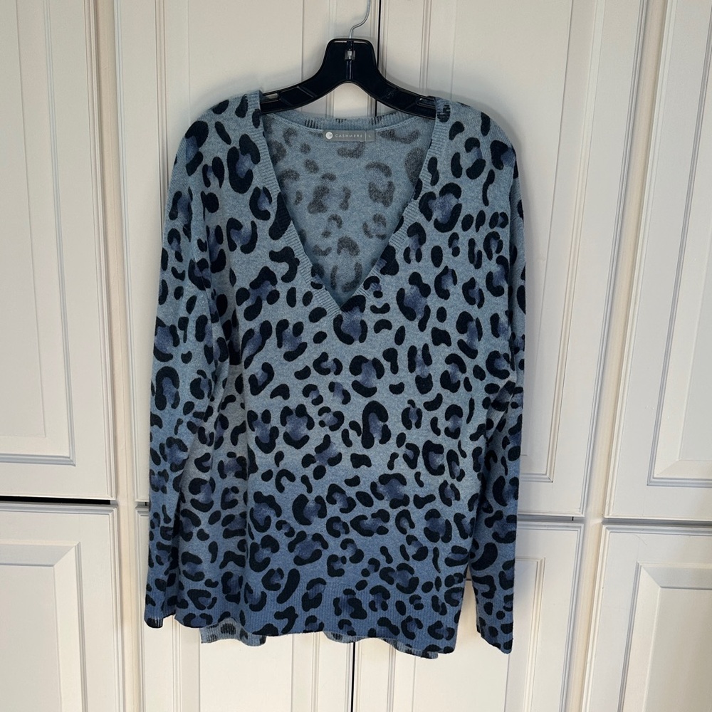 InCashmere Gray and Black Patterned Sweater